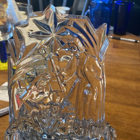 Mikasa crystal manger scene with baby Jesus, Mary and Joseph. Beautiful like new - Picture 4 of 8